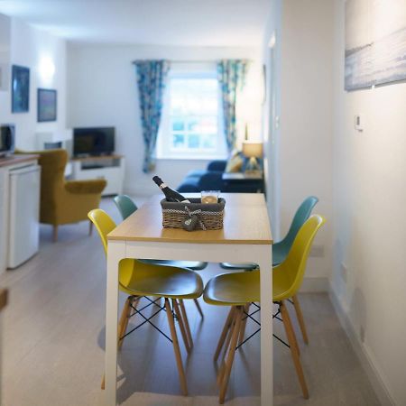 Pass The Keys Modern 2 Bed Flat Overlooking Aberaeron Harbour Exterior photo