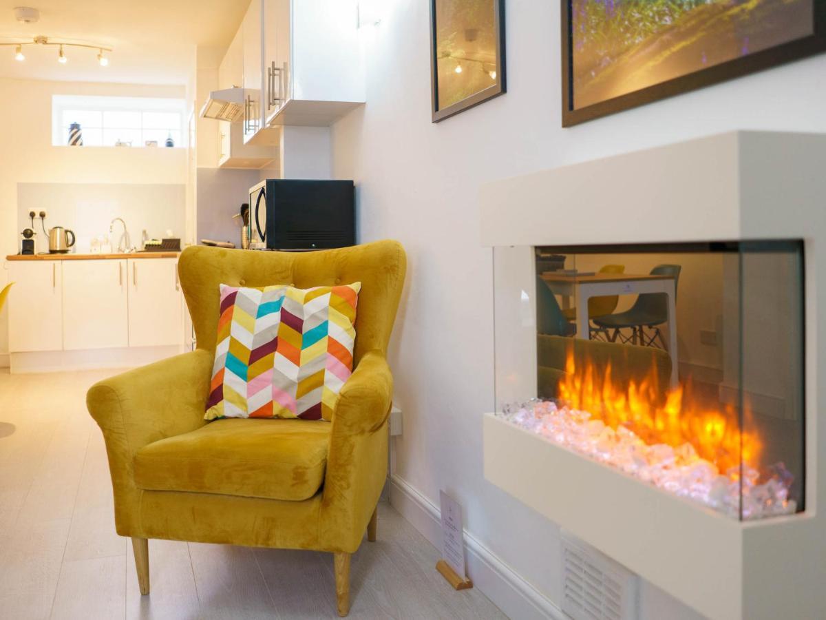 Pass The Keys Modern 2 Bed Flat Overlooking Aberaeron Harbour Exterior photo