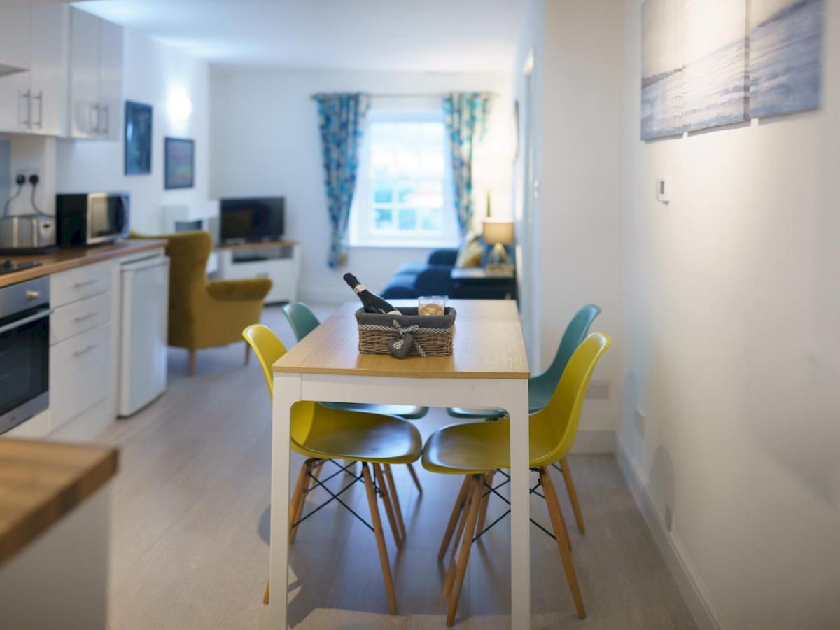 Pass The Keys Modern 2 Bed Flat Overlooking Aberaeron Harbour Exterior photo