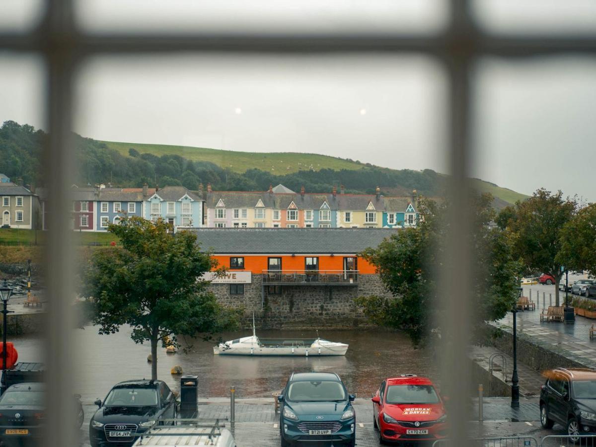 Pass The Keys Modern 2 Bed Flat Overlooking Aberaeron Harbour Exterior photo