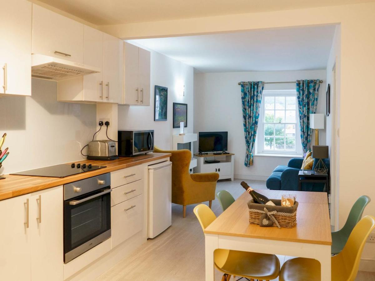 Pass The Keys Modern 2 Bed Flat Overlooking Aberaeron Harbour Exterior photo